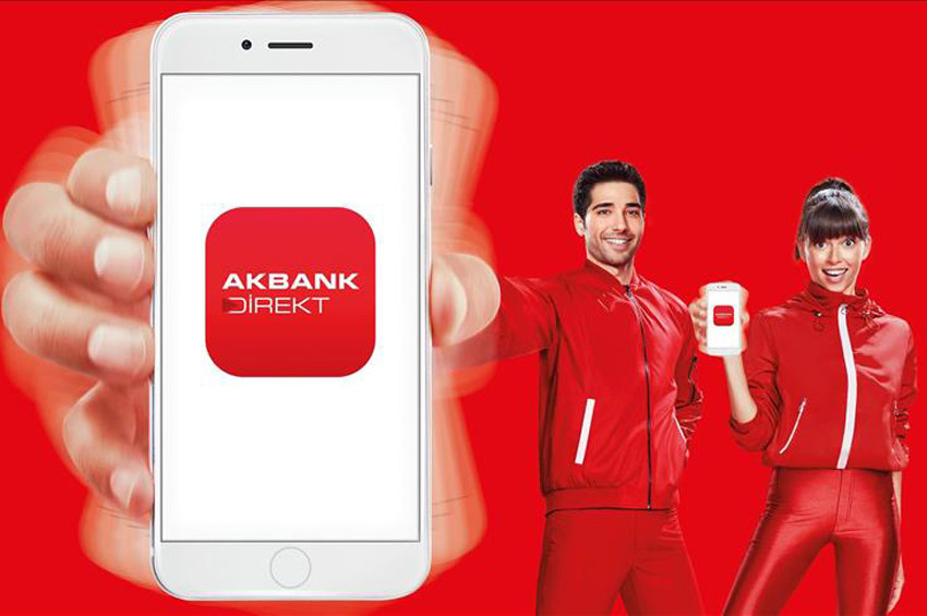 Telefonu sallayan Akbank’tan kredisini görüyor