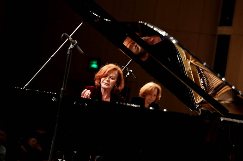 Güher ve Süher Pekinel Antalyada konser verdi