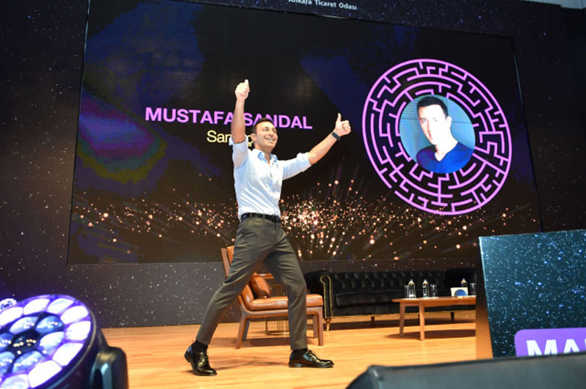 Mustafa Sandal, yarışmacılara bitcoin dağıtacak!