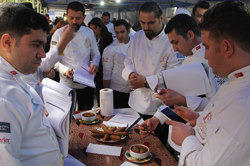 Hatayda oruk ve ekşi aşı yemek yarışması