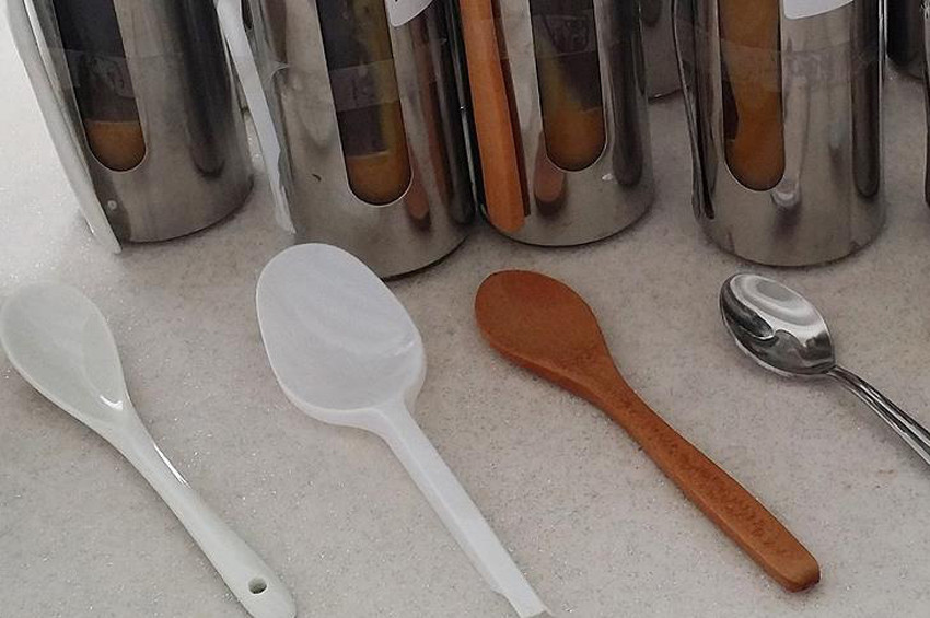 Meğer bal tahta kaşıkla değil çelik kaşıkla yenmeliymiş