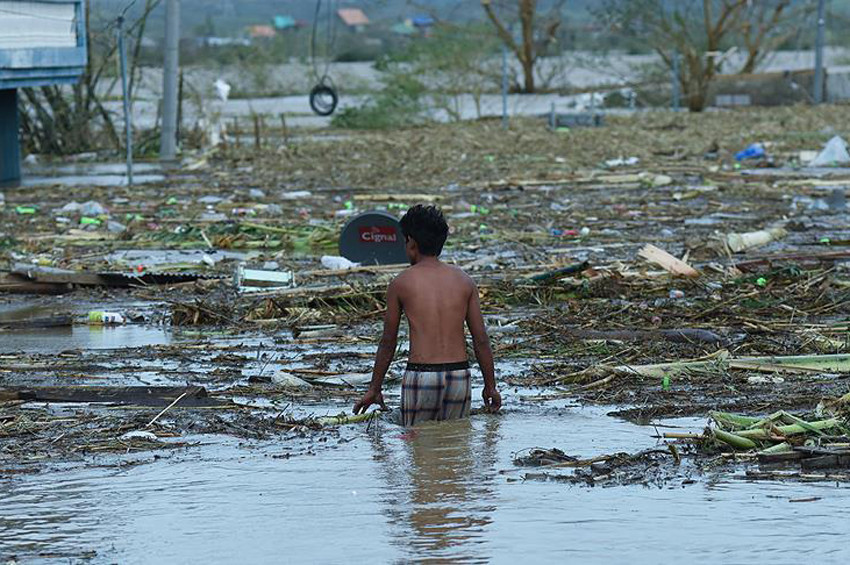 Filipinleri perişan eden tropikal tayfun Vietnama doğru ilerliyor