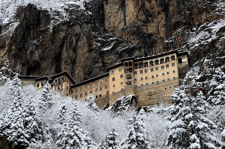 Sümela Manastırından kar manzaraları