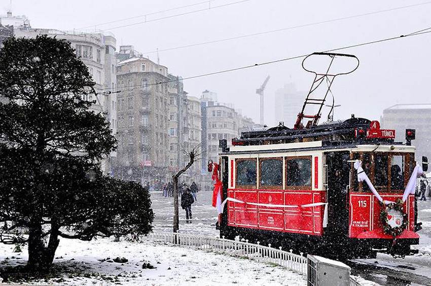 Beyoğlunda Nostaljik Tramvay yeniden raylarda