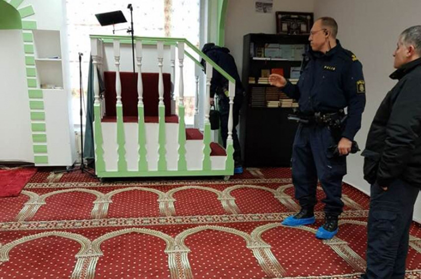 İsveçte camiye çirkin saldırı