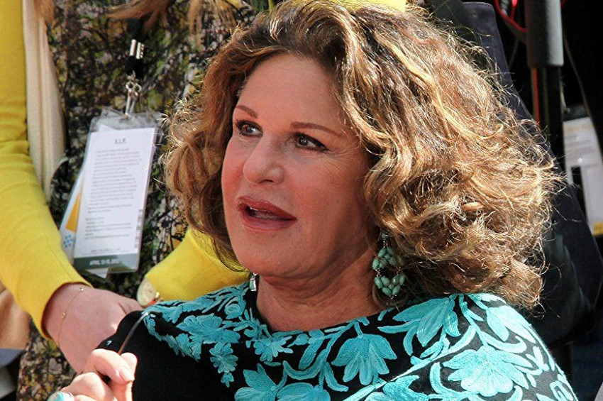 Ünlü oyuncu Lainie Kazan hırsızlıktan yakalandı