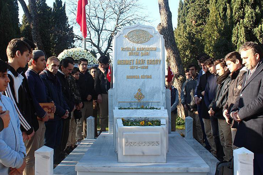 Mehmet Akif Ersoy ölüm yıldönümünde anılıyor