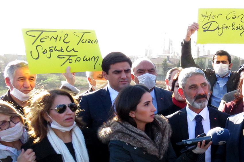 Tuzla’da trafikte olanlar sinirlerine hakim olmalı