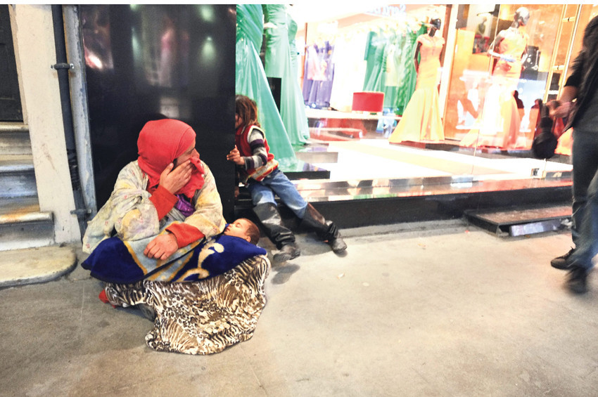 Dilencilik yapan Suriyeliler barınma merkezlerine gönderilecek