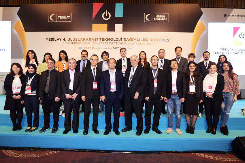 15 ülkeden 35 uzman teknoloji bağımlılığını konuştu