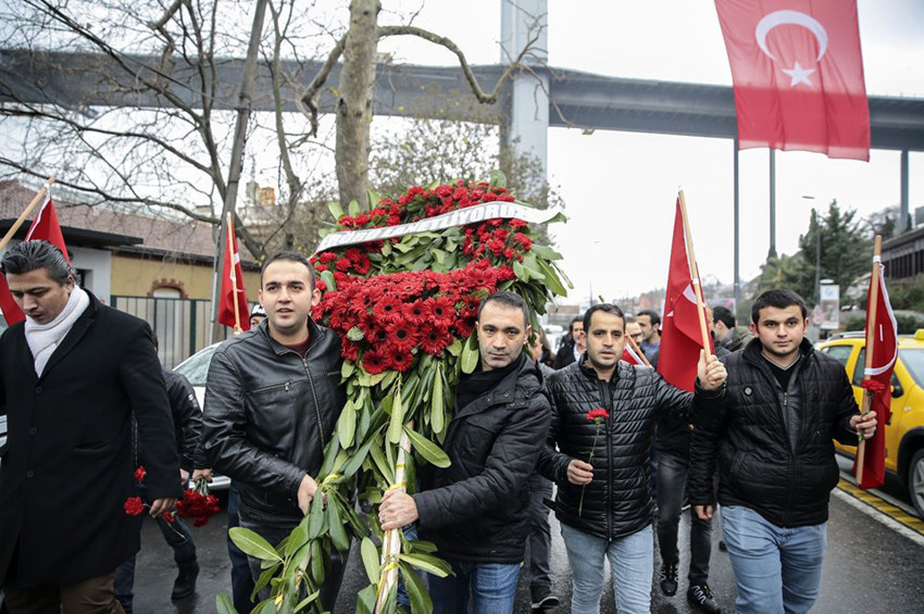Reina katliamında ölenler anıldı