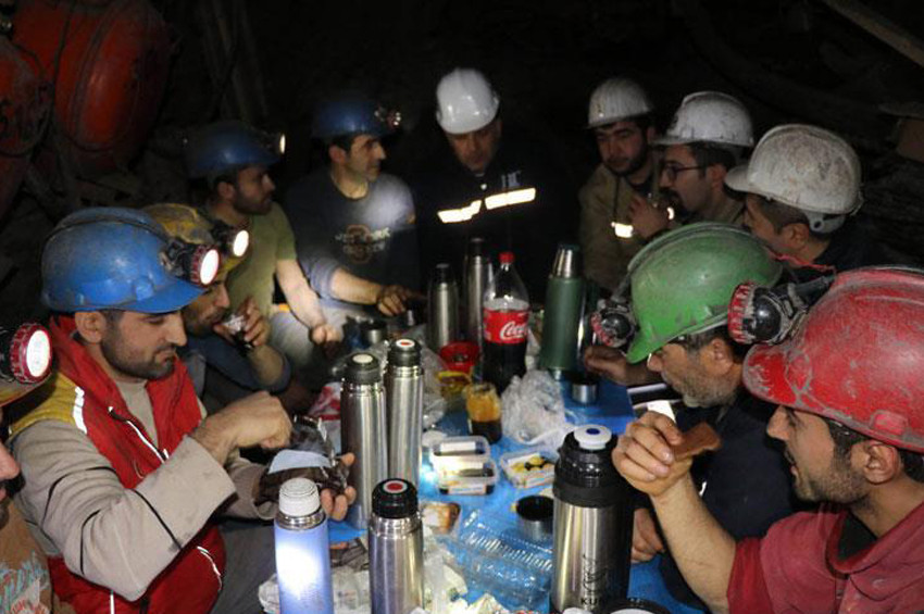 Maden ocağı işçilerinin yeni yıl kutlaması