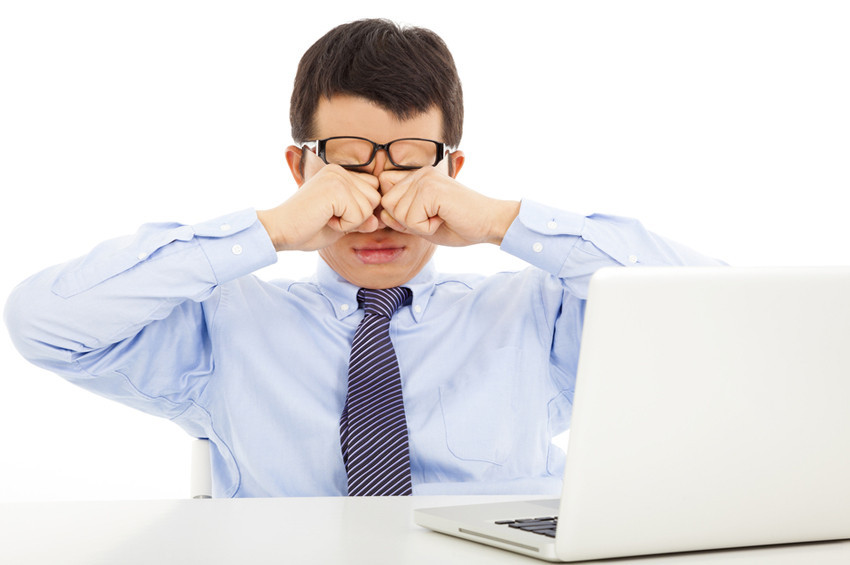 Keratokonus olmamak için gözlerinizi fazla ovalamayın