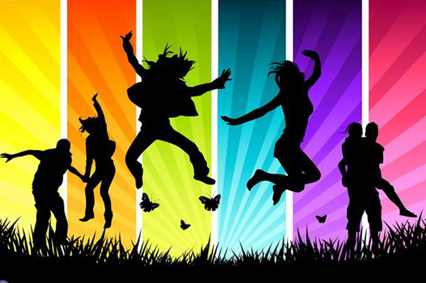 İki gençten biri sigara içiyor