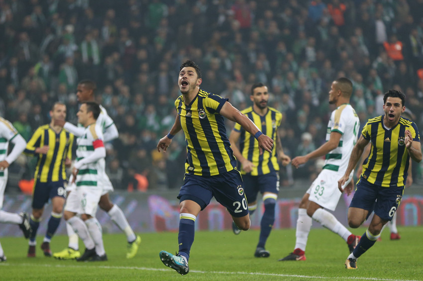 8 maçtır yenilmeyen Fenerbahçe 4 maçtıt kazanıyor