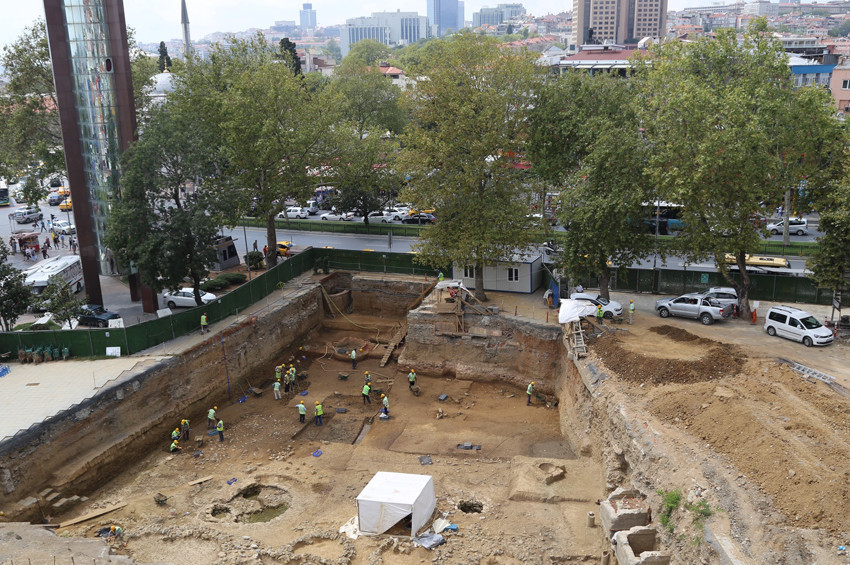 Beşiktaş metrosunun girişi mecburen değişti