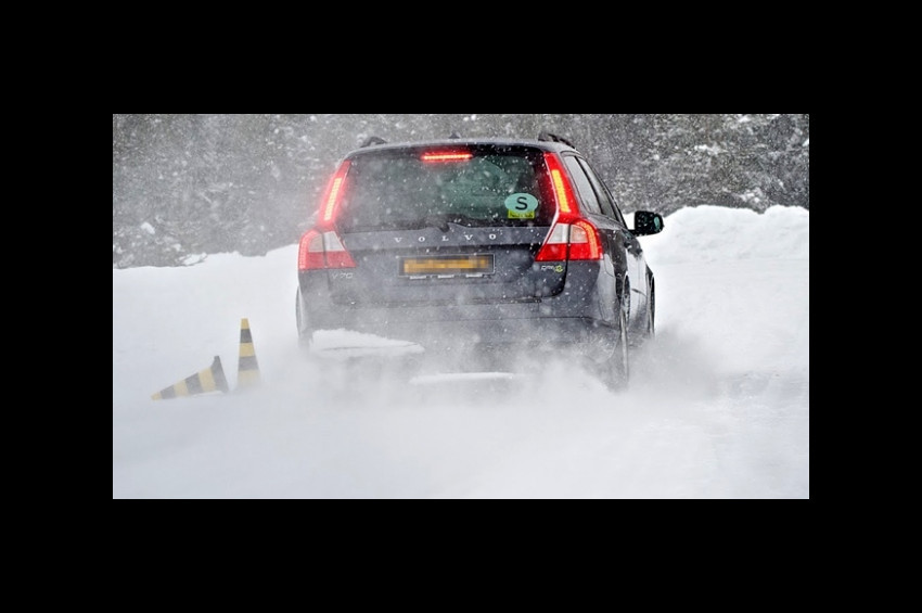 Özel otomobiller de kış lastiği takacak
