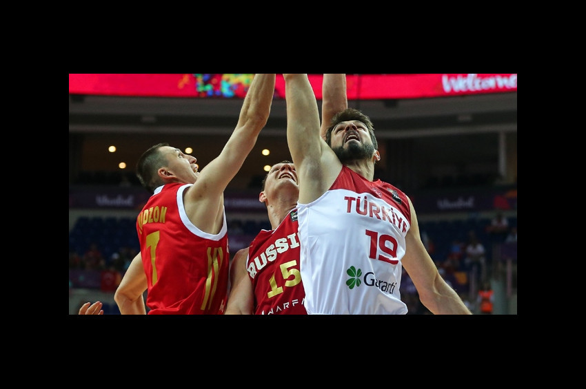 12 Dev Adam, Rusyaya 76-73 yenildi.