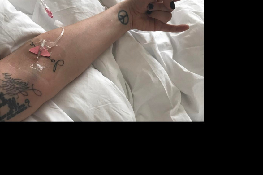 Lady Gagayı hastanelik eden gizemli hastalık