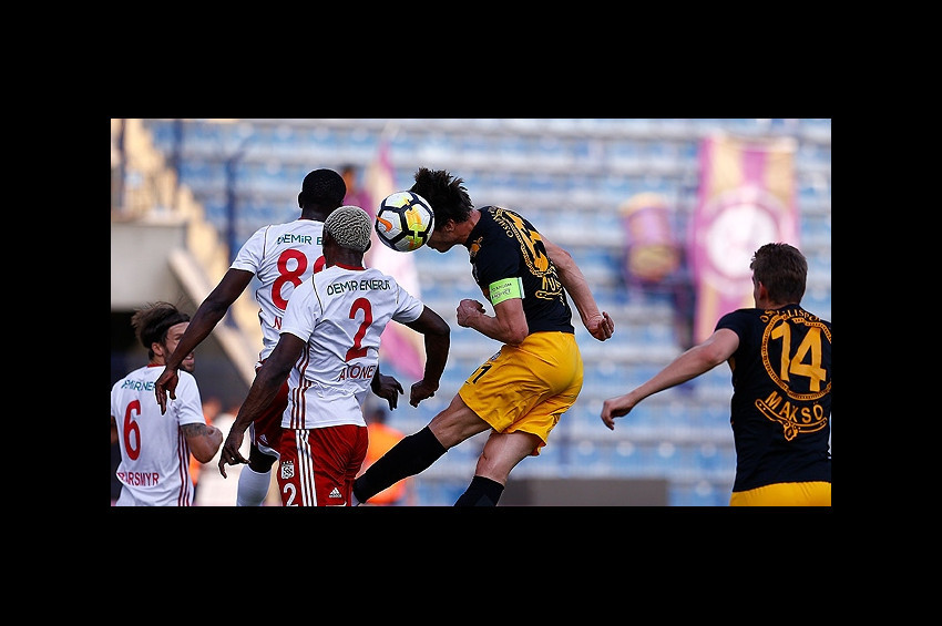 Sivasspor, Osmanlısporu evinde dağıttı: 4-2