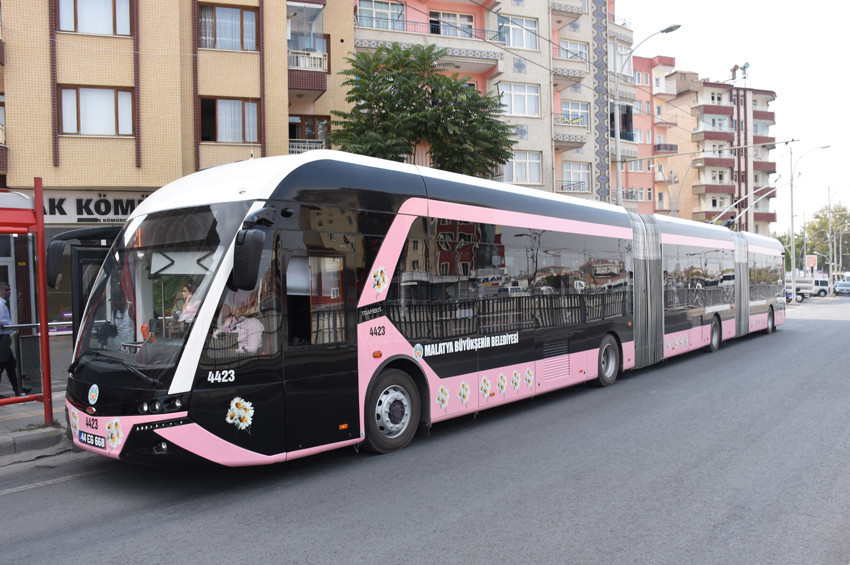 Pembe trambüs Malatyalı kadınları sevindirdi