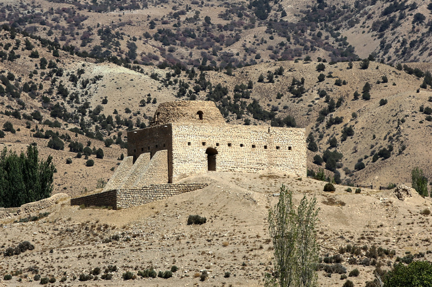 Sasani döneminden kalan Zerdüşt Tapınağı