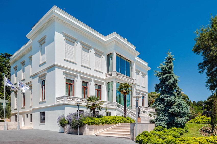 Adanalı Sevilay, Tarabyadaki Atlı Köşk’e ortak  çıktı