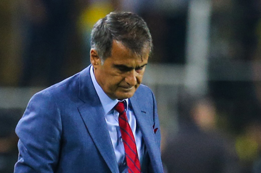 Fenerbahçe - Beşiktaş derbisinde kartlar havada uçuştu