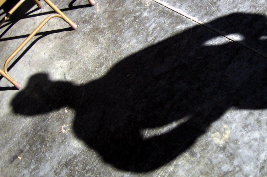 Kitapçının camlarını silen adam herkesi şaşırttı