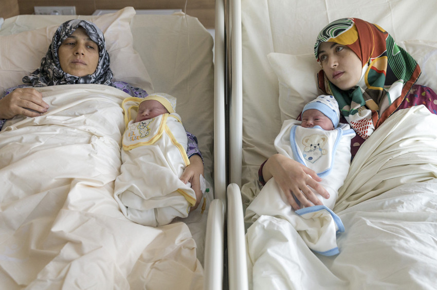 Anne-kız aynı anda doğurdu