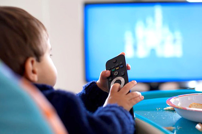 Hangi yaştaki çocuk, kaç saat televizyon izleyebilir?