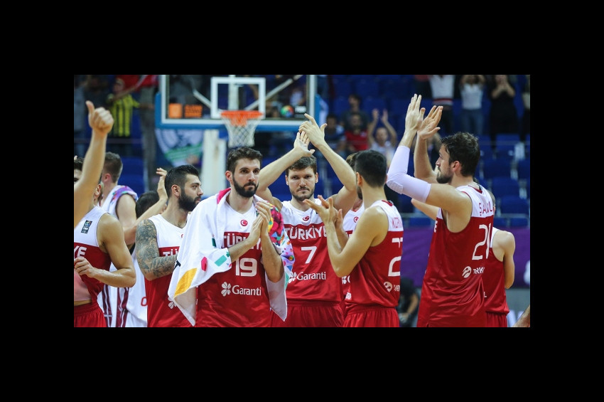 Türkiye, İspanyaya karşı çeyrek final için sahada