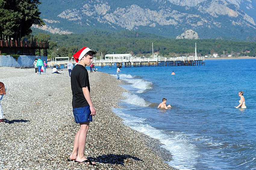 Antalyada yeni yılın ilk gününde deniz keyfi
