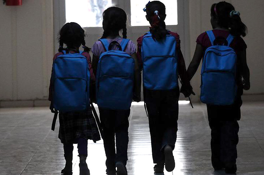 Beli ve sırtı ağrıyan çocuklara dikkat