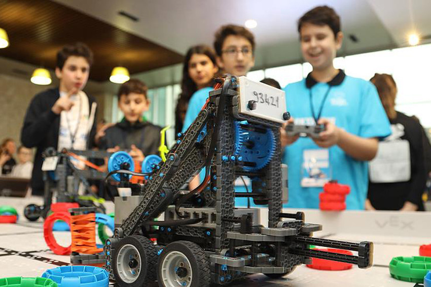 Geleceğin robot tasarımcıları yarıştı