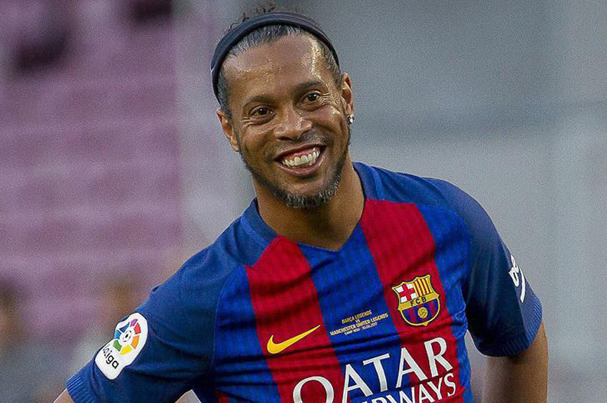 Ronaldinho futbolculuğa veda etti