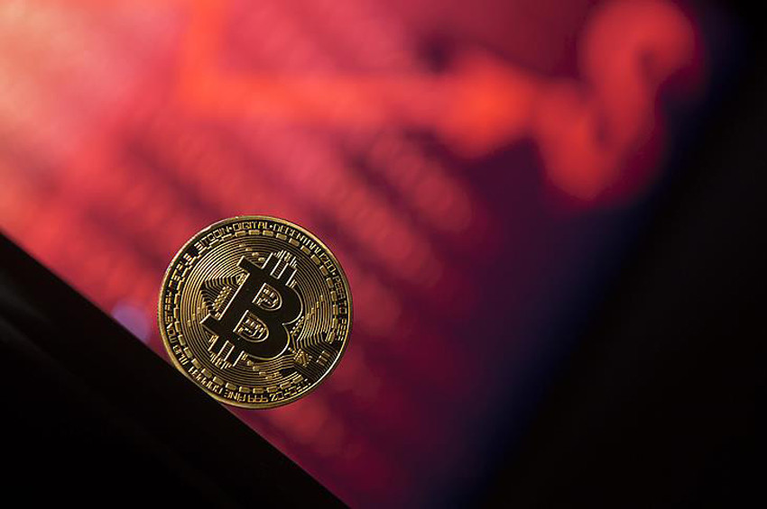 Düşüşü süren Bitcoin 10 bin doların altına indi