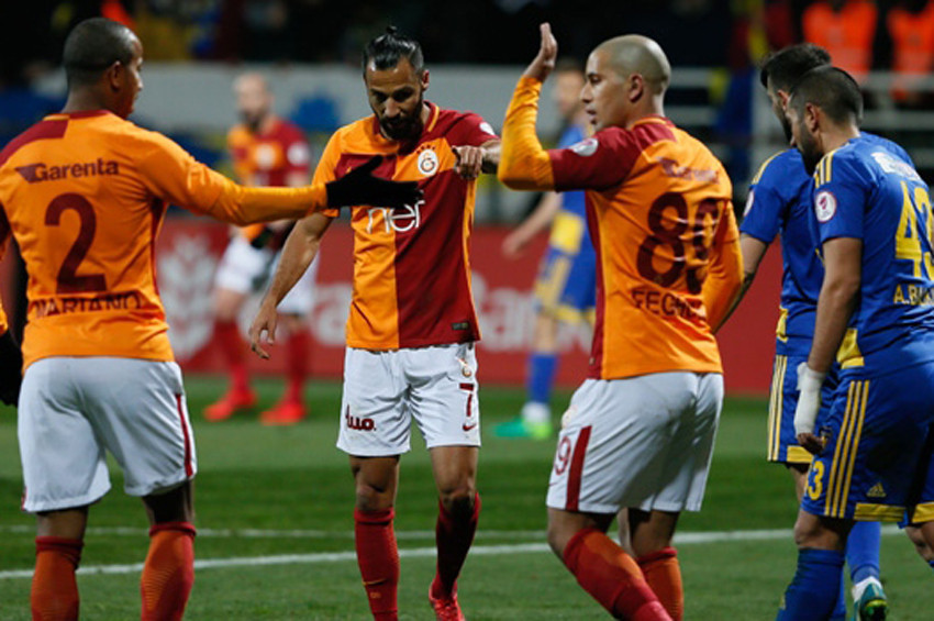 Galatasaray,  Bucasporu kupanın dışına itti