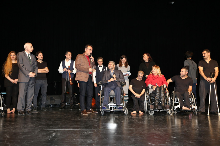 Engelli oyuncular, Rüya ve Maskeleri sergiledi