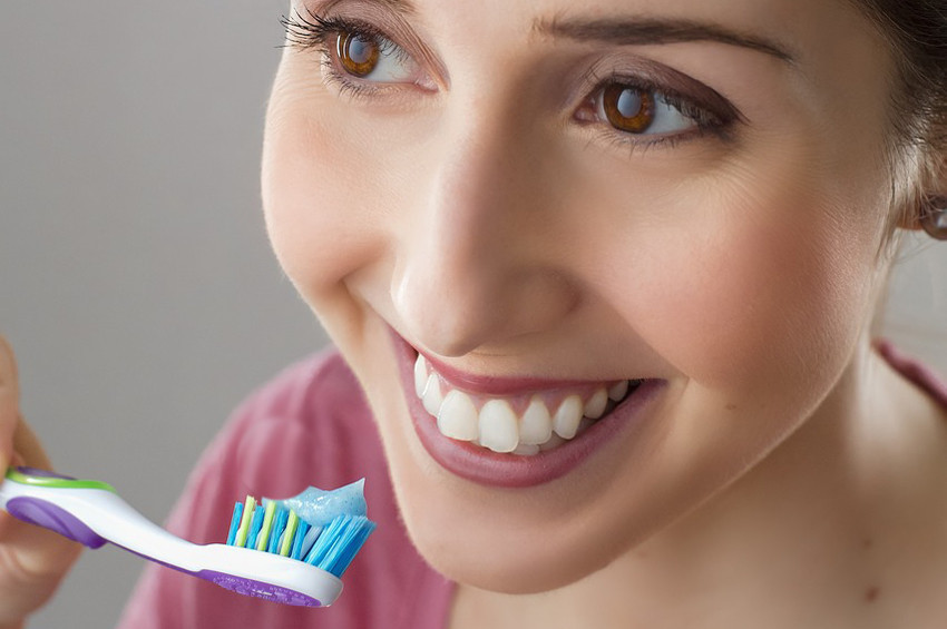 Reflü hastaları mutlaka yumuşak fırça kullanmalı