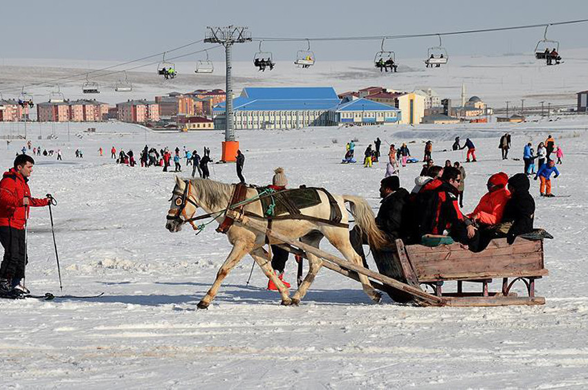 Karsta atlı kızak sezonu açıldı