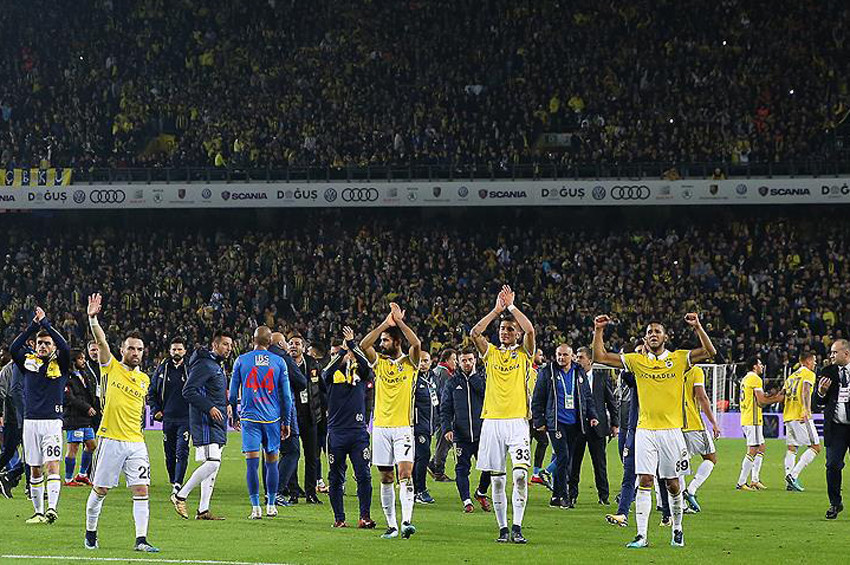 Fenerbahçe maç fazlası ile lider