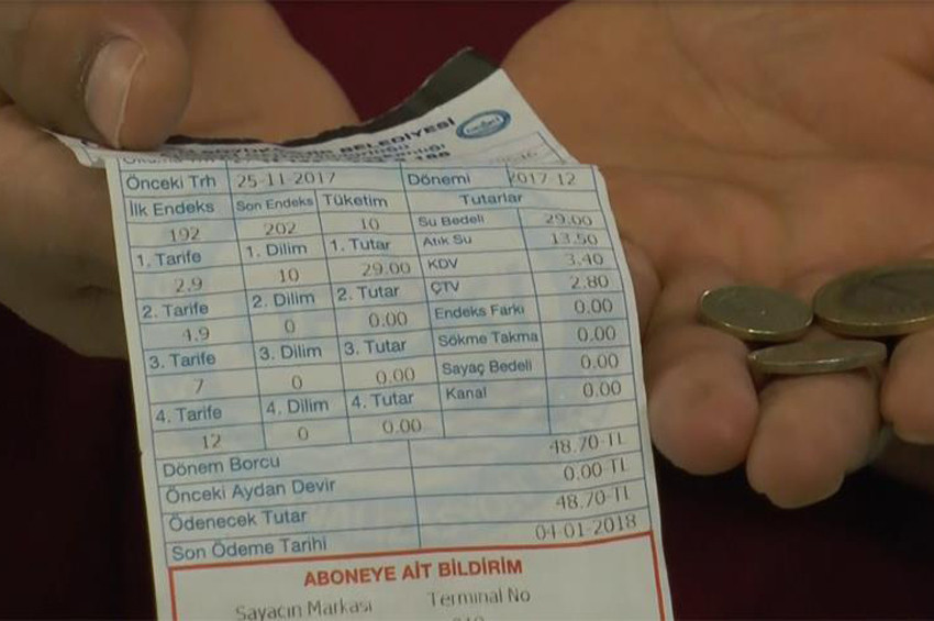 Yolda bulduğu su faturasının borcunu ödedi