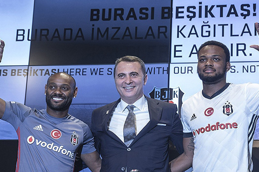 Beşiktaş, yeni transferlerini şovla tanıttı