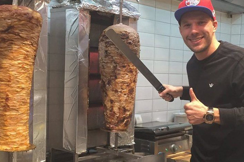 Lukas Podolski dönerci oldu!