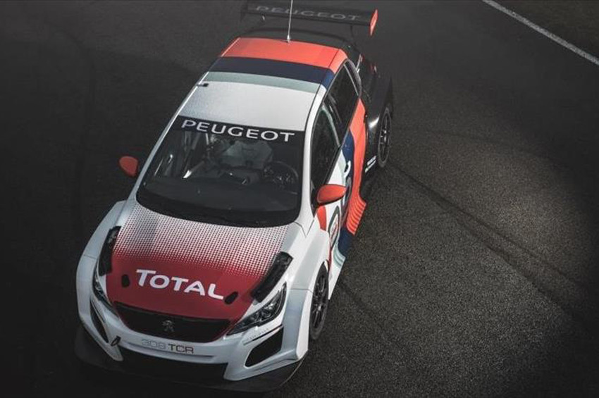 Peugeot 308TCRnin yarış versiyonu parkura çıkmaya hazır