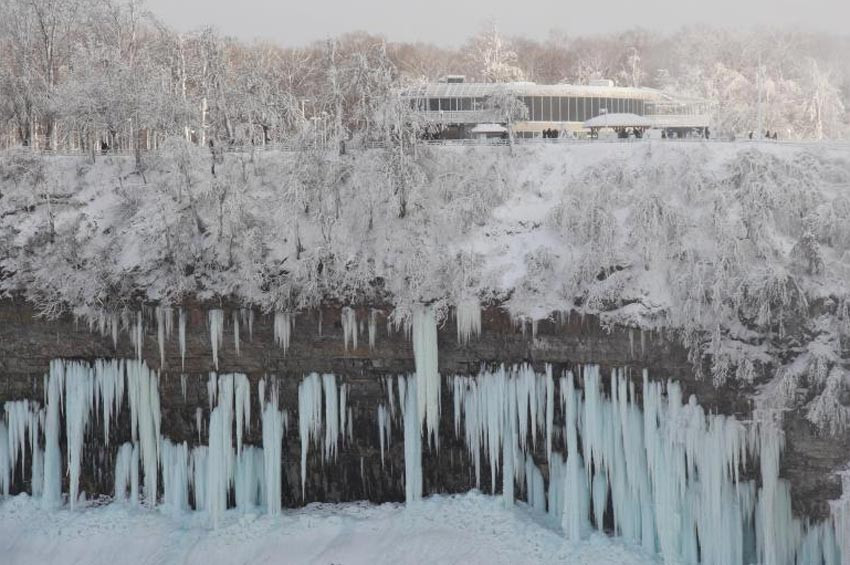 Niagara Şelaleleri buz tuttu