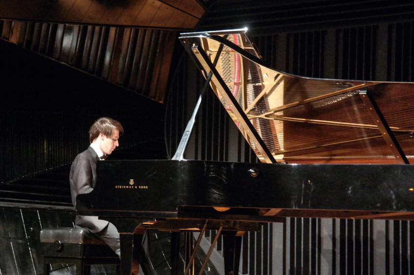 Her okula bir piyano projesi