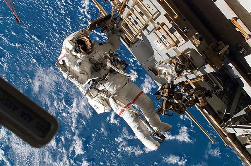 Uzayda boyu 2 santimetre uzadı