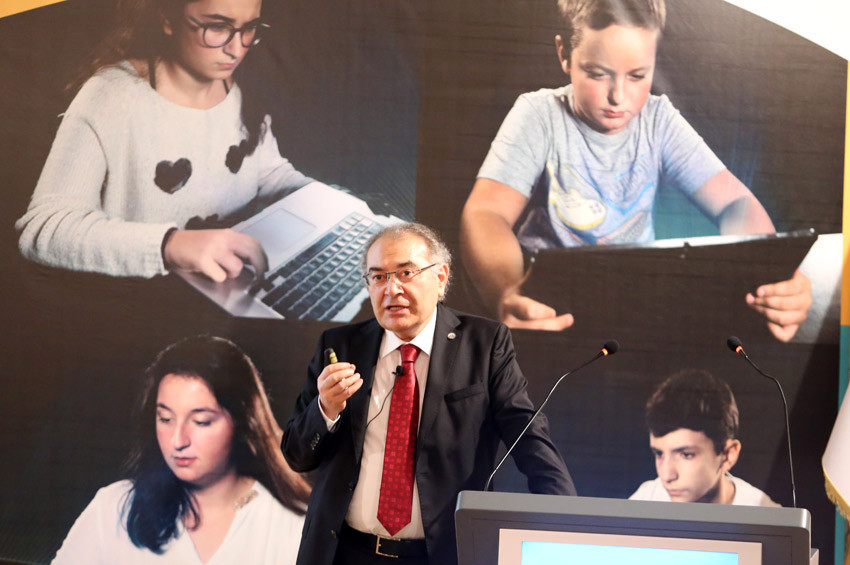 Nevzat Tarhan: Büyükler gençleri anlayamıyor